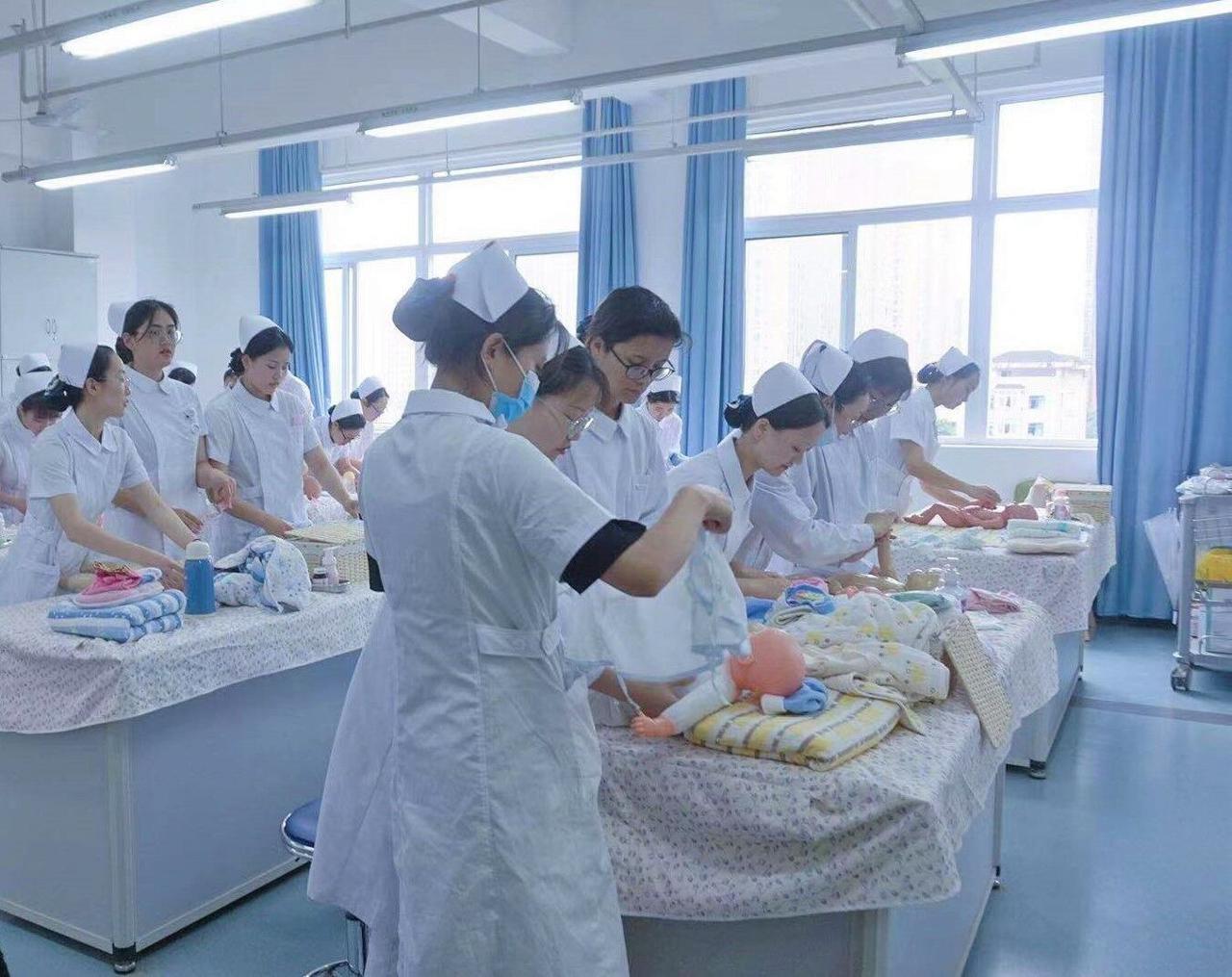 你和理想中的大學(xué)只差一次遇見——德陽科貿(mào)職業(yè)學(xué)院 文化經(jīng)紀(jì)人服務(wù)